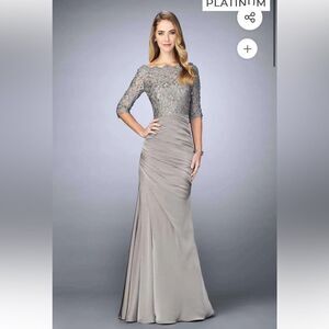 La‎ Femme Elbow Sleeve Floral Lace with Ruching Gown 24926 in Platinum 4, NWT